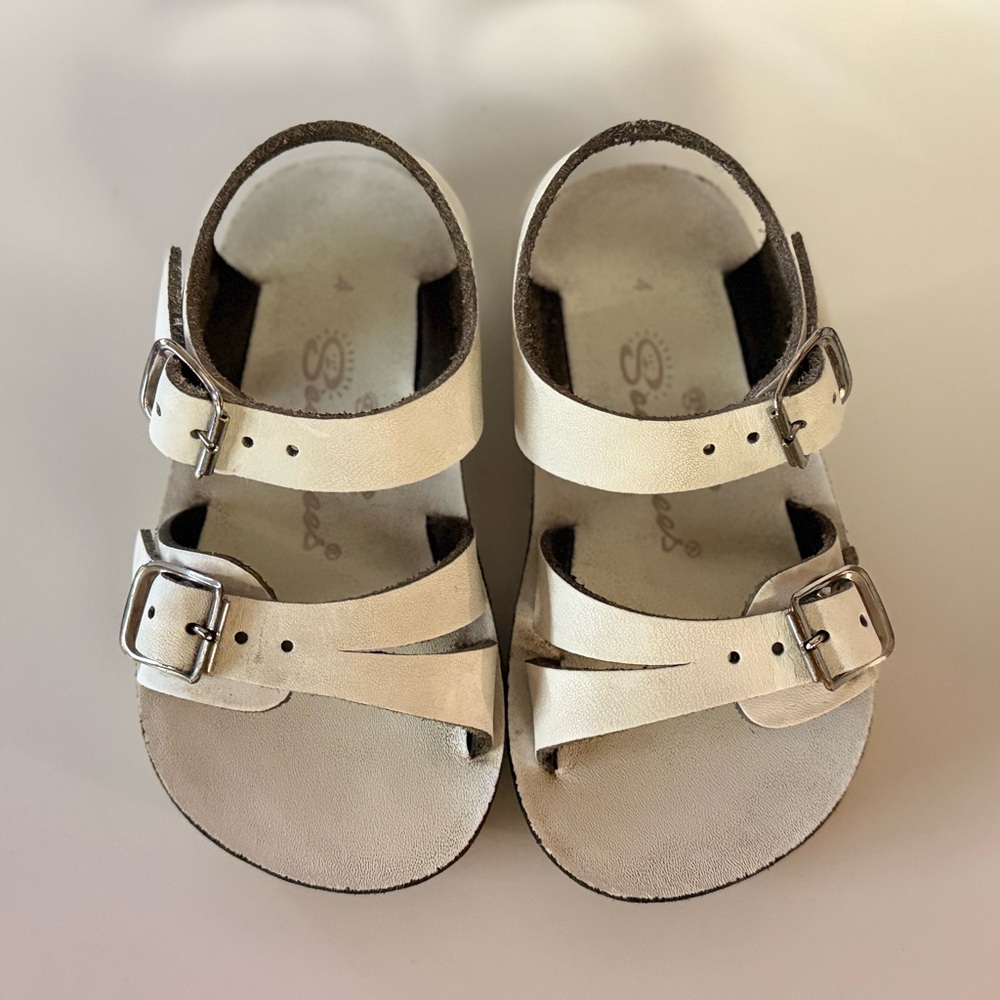 Classic White Kids' Sandals with Adjustable Straps